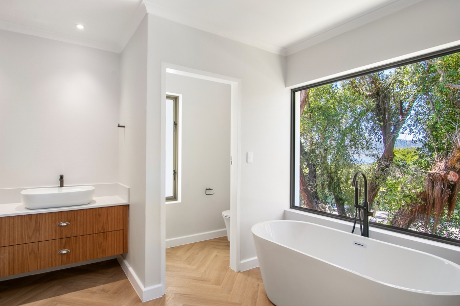 4 Bedroom Property for Sale in Leisure Isle Western Cape